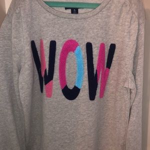 A grey “wow” sweatshirt.